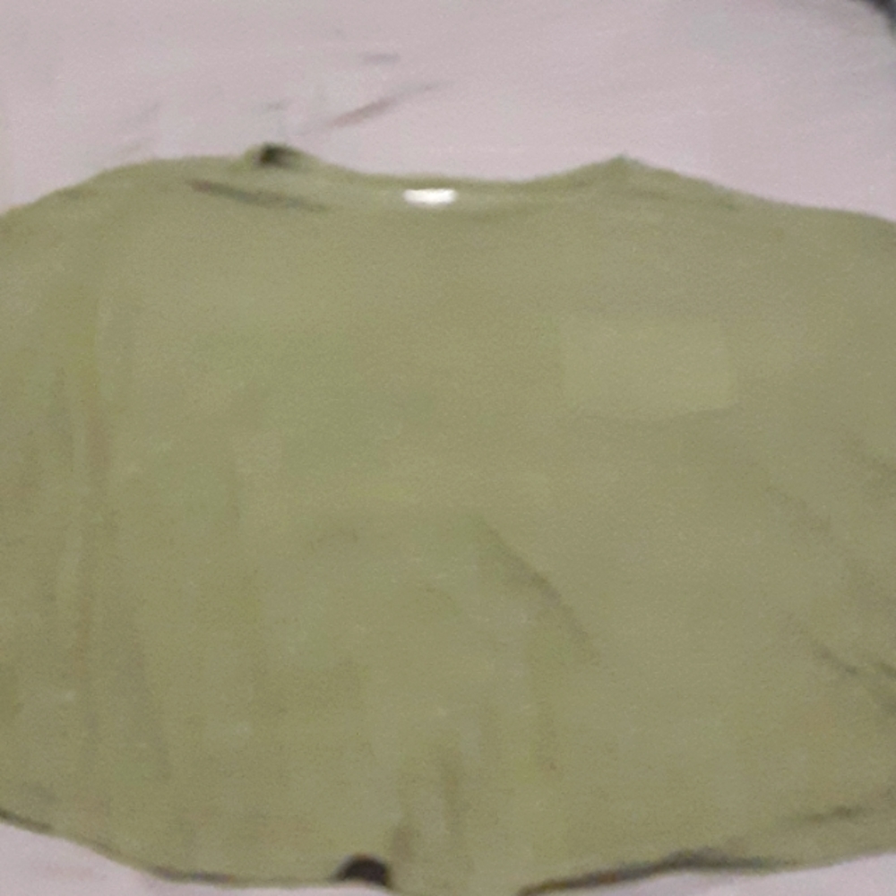 Old Navy Short Sleeve 5% linen pocket T-shirt.